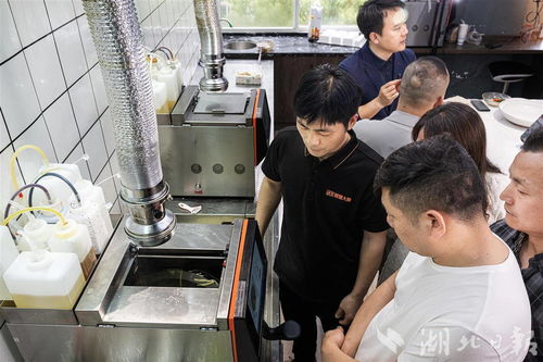 科技賦能餐飲 武漢炒菜機器人服務全球1600余家餐廳，引領智能化保潔新趨勢